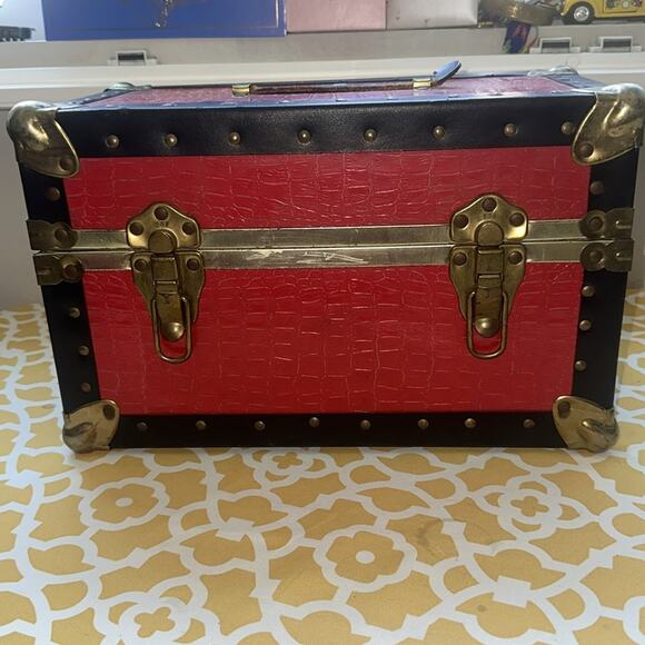Vintage Red Buxton faux alligator and faux wood lined mini trunk/train case - Picture 4 of 16